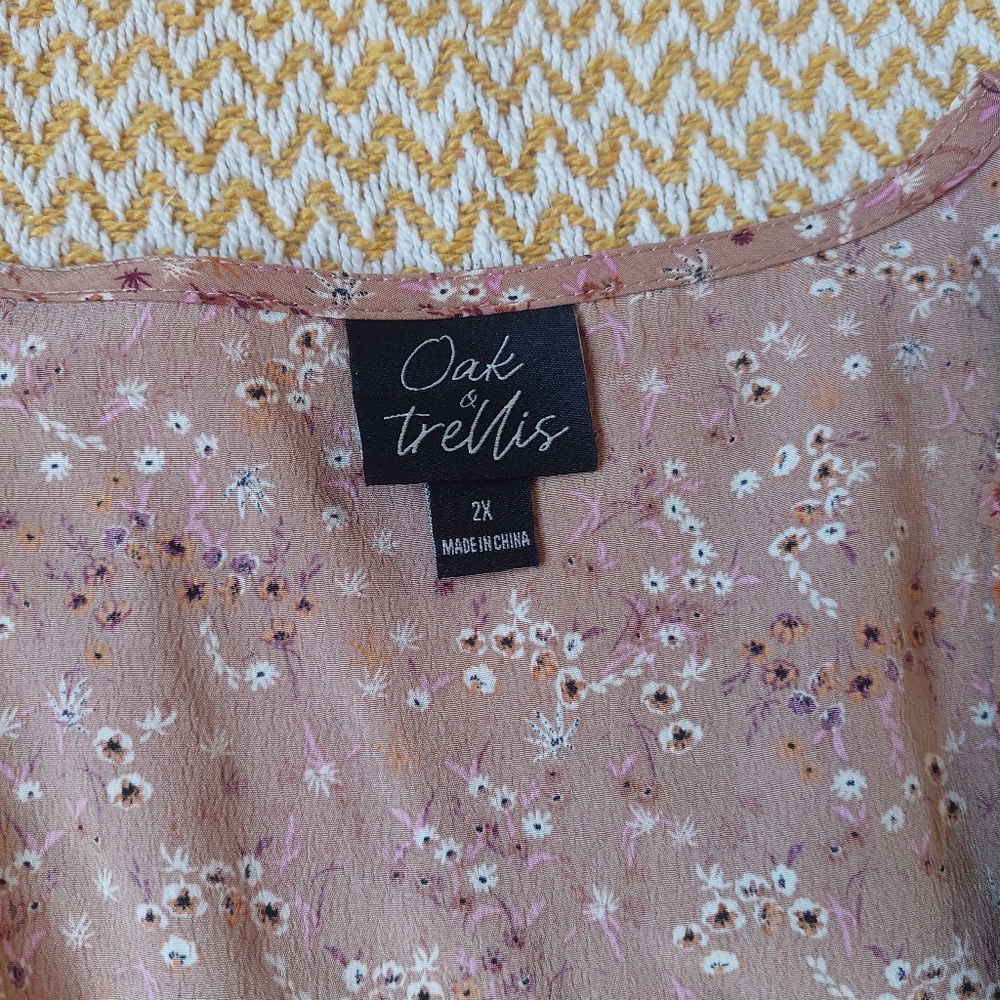 Women's Pink Floral Ruffle V-Neck Peplum Blouse - Picture 3 of 6